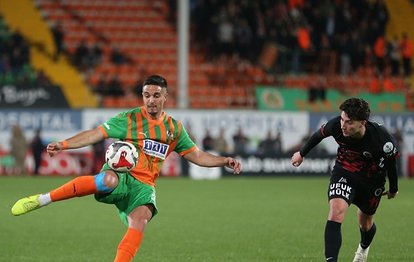 "Alanyaspor ve Gençlerbirliği'nin Gol Yoksun Mücadelesi: 25. Hafta Trendyol Süper Lig Yorumu"